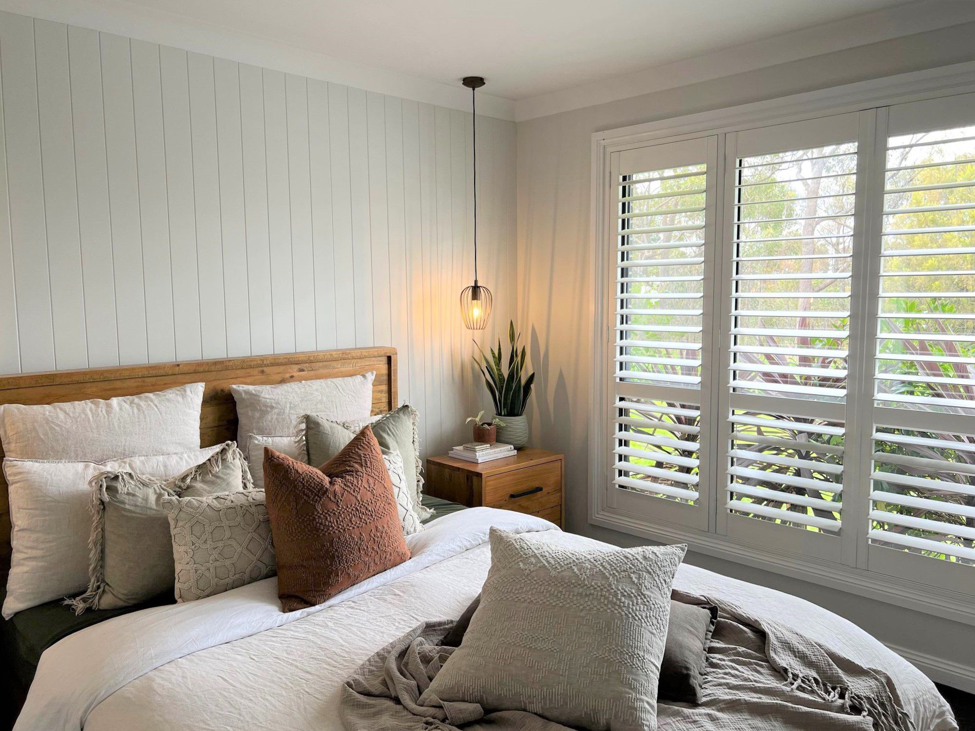 Bed 3 plantation shutter in hill top